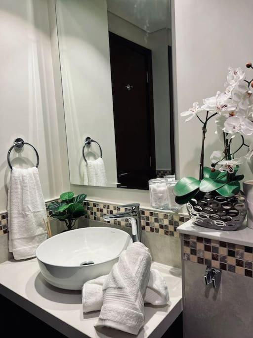 Vera Residences By Damac I 1Br Luxury Aparthotel Dubai Luaran gambar